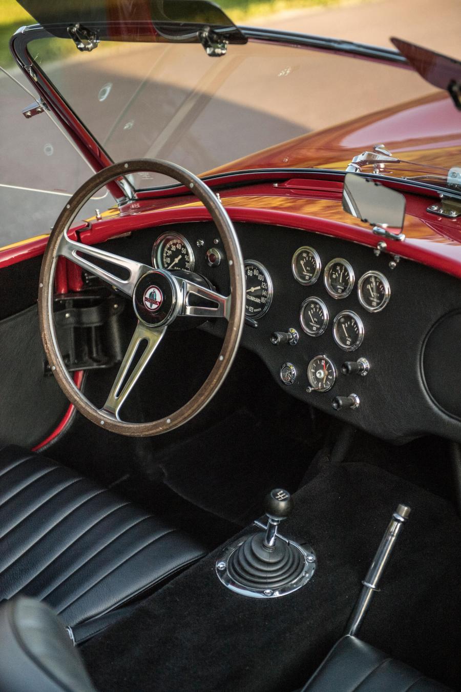 Интерьер Shelby Cobra 289 (CSX 2328) 1964 года  (фото 11 из 28)
